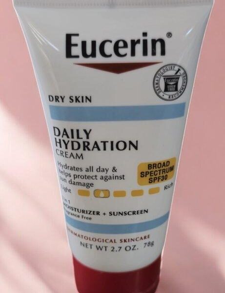 كريم ترطيب مع واقي شمس  Moisturizer + SunscreenEucerin يوسرين. 78 غم