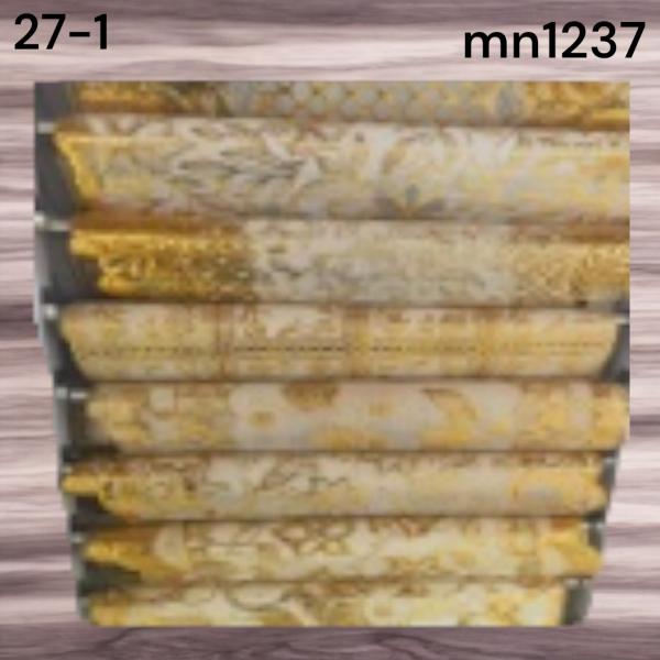 مفرش طاولة  مزخرفة بنقوش ذهبية فاخرة.27-1